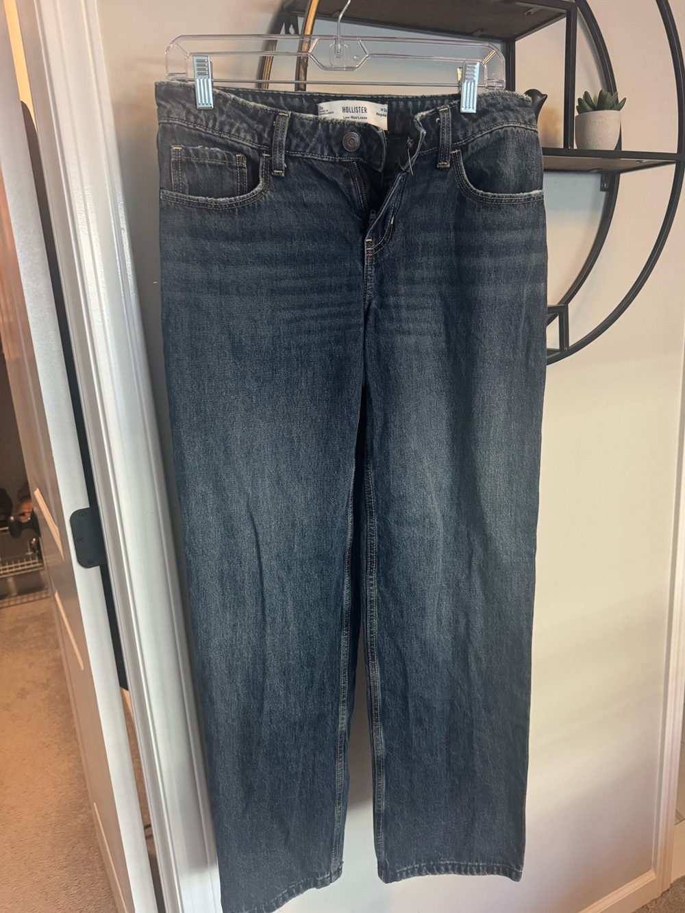 Hollister Women’s Dark Blue Straight-Leg Jeans size 2